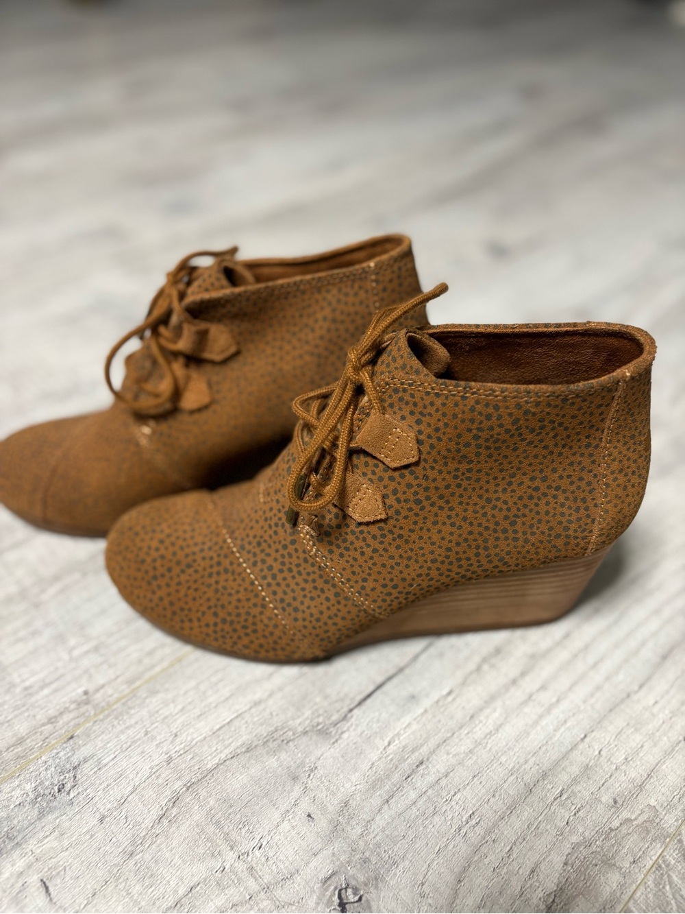TOMS Women’s Tan Suede Lace-Up Wedge Ankle Boots